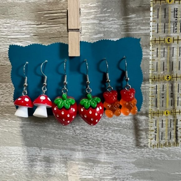 Set Of 3 New Hanging Red Earrings - Picture 3 of 4